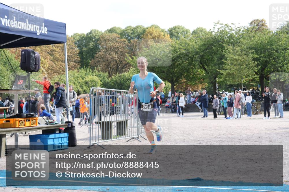 14.09.2025 - Stadtparktriathlon Strokosch-Dieckow http://msf.ph/oto/8888445 14.09.2025 12:22:11 Ziel 930, 950 meine-sportfotos.de