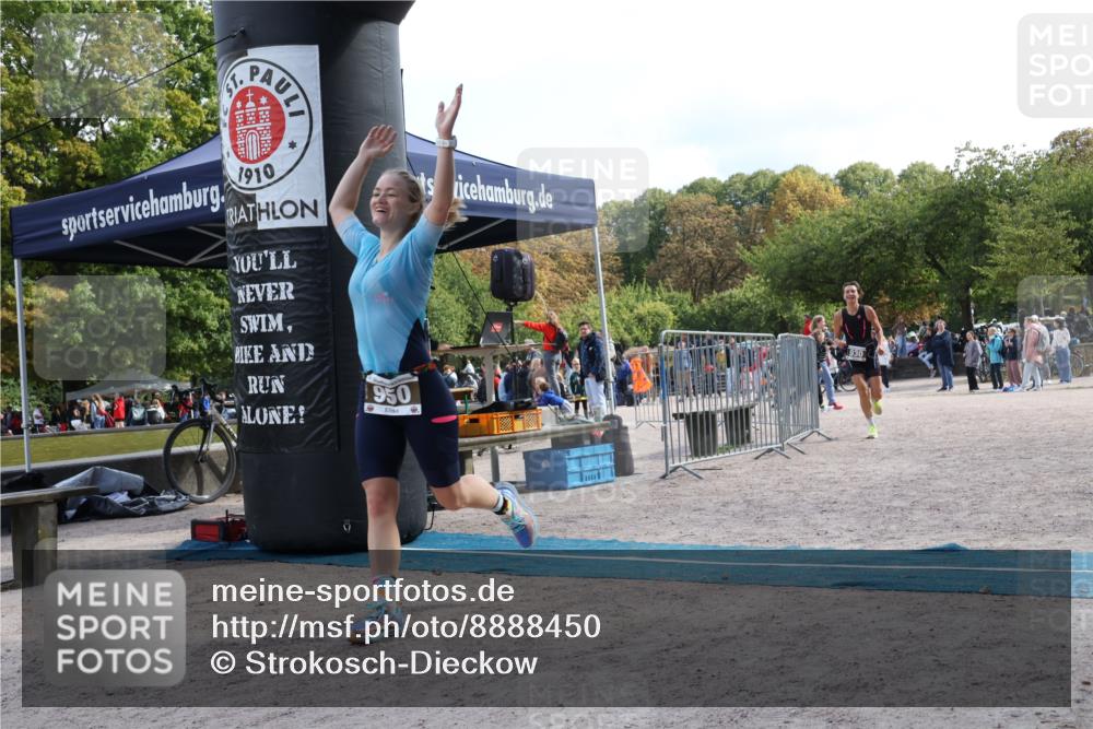 14.09.2025 - Stadtparktriathlon Strokosch-Dieckow http://msf.ph/oto/8888450 14.09.2025 12:22:13 Ziel 930, 950 meine-sportfotos.de