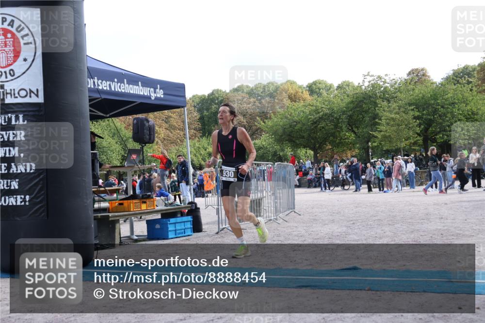 14.09.2025 - Stadtparktriathlon Strokosch-Dieckow http://msf.ph/oto/8888454 14.09.2025 12:22:15 Ziel 930, 950 meine-sportfotos.de