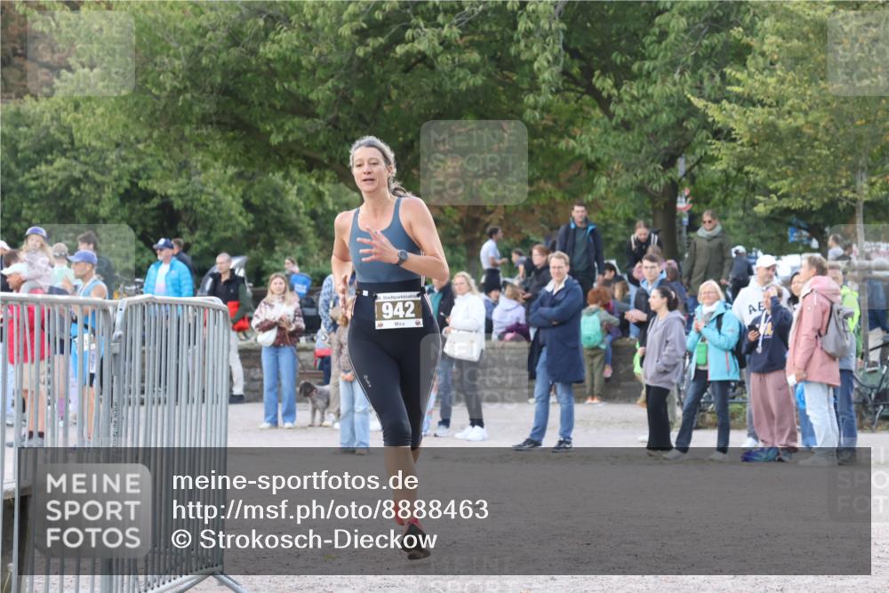 14.09.2025 - Stadtparktriathlon Strokosch-Dieckow http://msf.ph/oto/8888463 14.09.2025 12:24:46 Ziel 942, 967 meine-sportfotos.de