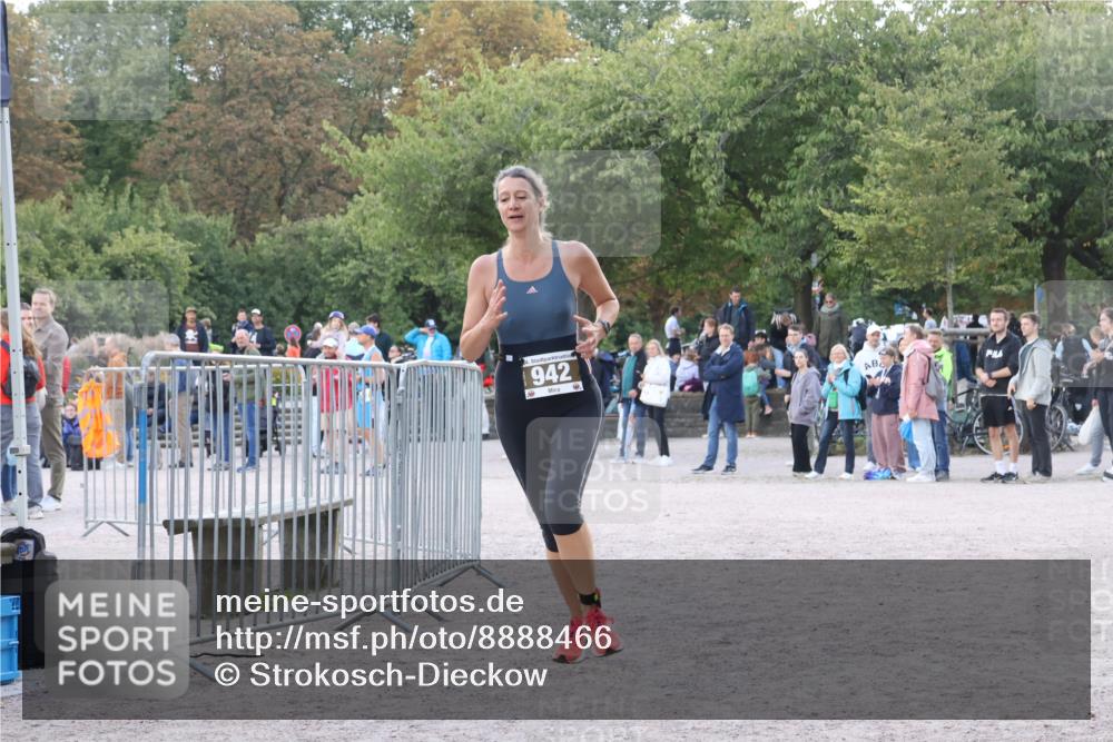 14.09.2025 - Stadtparktriathlon Strokosch-Dieckow http://msf.ph/oto/8888466 14.09.2025 12:24:47 Ziel 942, 967 meine-sportfotos.de