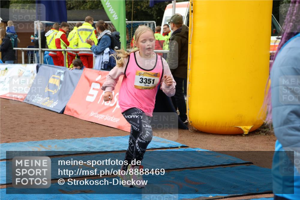 14.09.2025 - Airport Race Strokosch-Dieckow http://msf.ph/oto/8888469 14.09.2025 10:32:15 Ziel 3208, 3328, 3351, 3582 meine-sportfotos.de