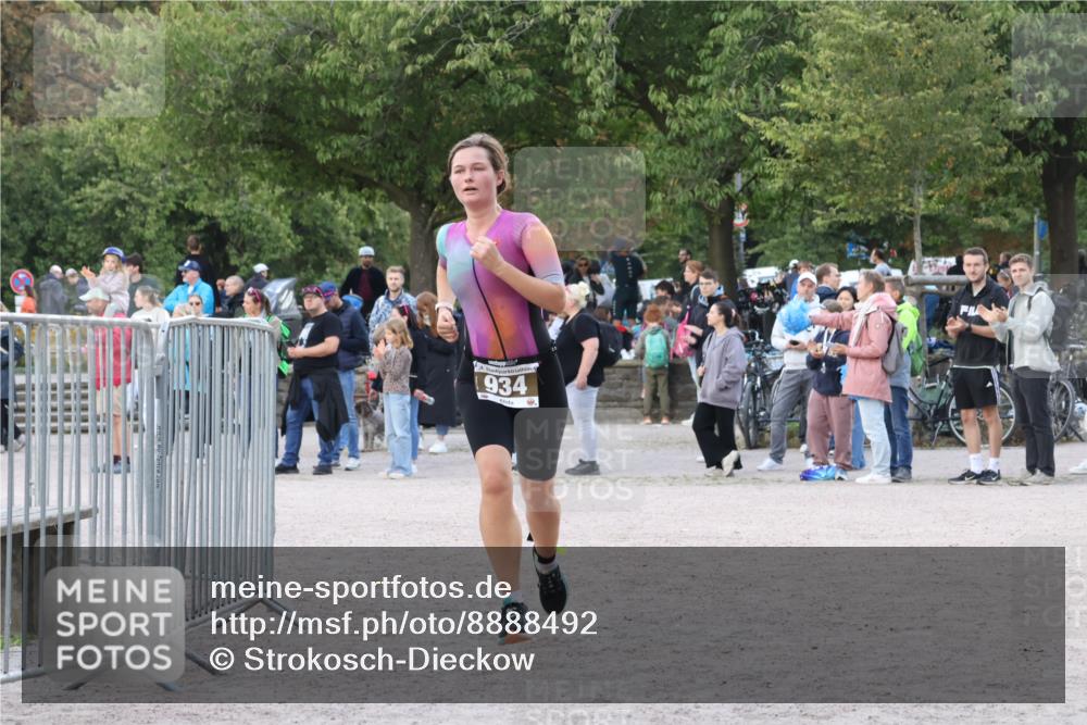 14.09.2025 - Stadtparktriathlon Strokosch-Dieckow http://msf.ph/oto/8888492 14.09.2025 12:26:11 Ziel 934 meine-sportfotos.de