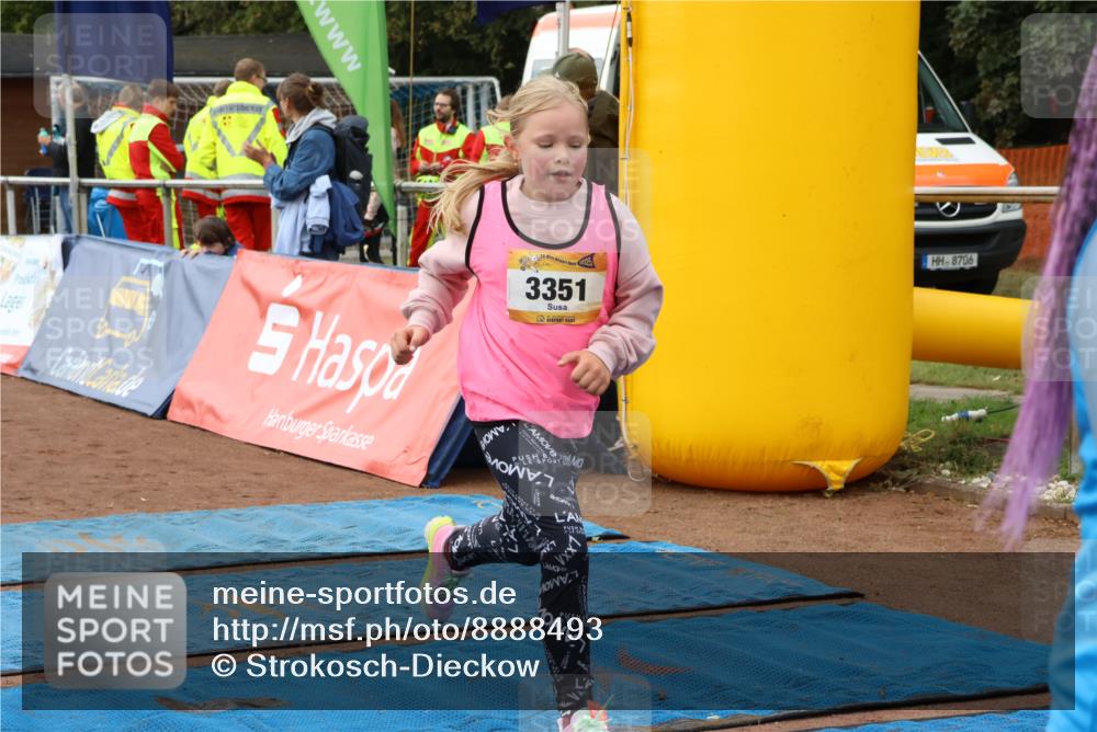 14.09.2025 - Airport Race Strokosch-Dieckow http://msf.ph/oto/8888493 14.09.2025 10:32:16 Ziel 3208, 3328, 3351, 3582 meine-sportfotos.de