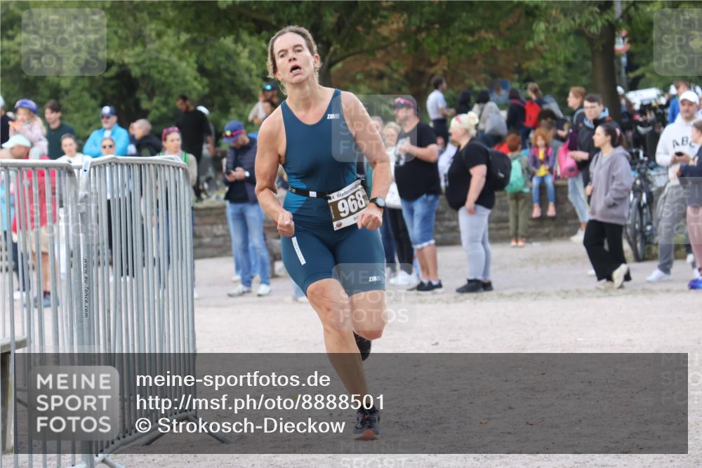 14.09.2025 - Stadtparktriathlon Strokosch-Dieckow http://msf.ph/oto/8888501 14.09.2025 12:26:19 Ziel 934, 968 meine-sportfotos.de