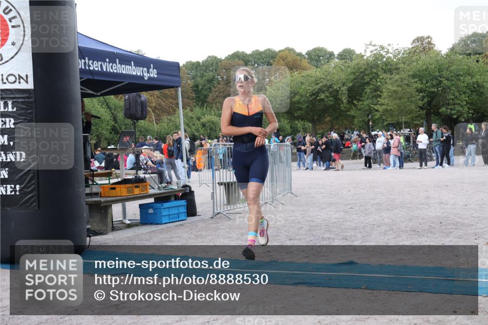 14.09.2025 - Stadtparktriathlon Strokosch-Dieckow http://msf.ph/oto/8888530 14.09.2025 12:26:56 Ziel 1015 meine-sportfotos.de
