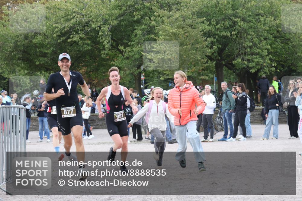 14.09.2025 - Stadtparktriathlon Strokosch-Dieckow http://msf.ph/oto/8888535 14.09.2025 12:27:07 Ziel 981, 996 meine-sportfotos.de
