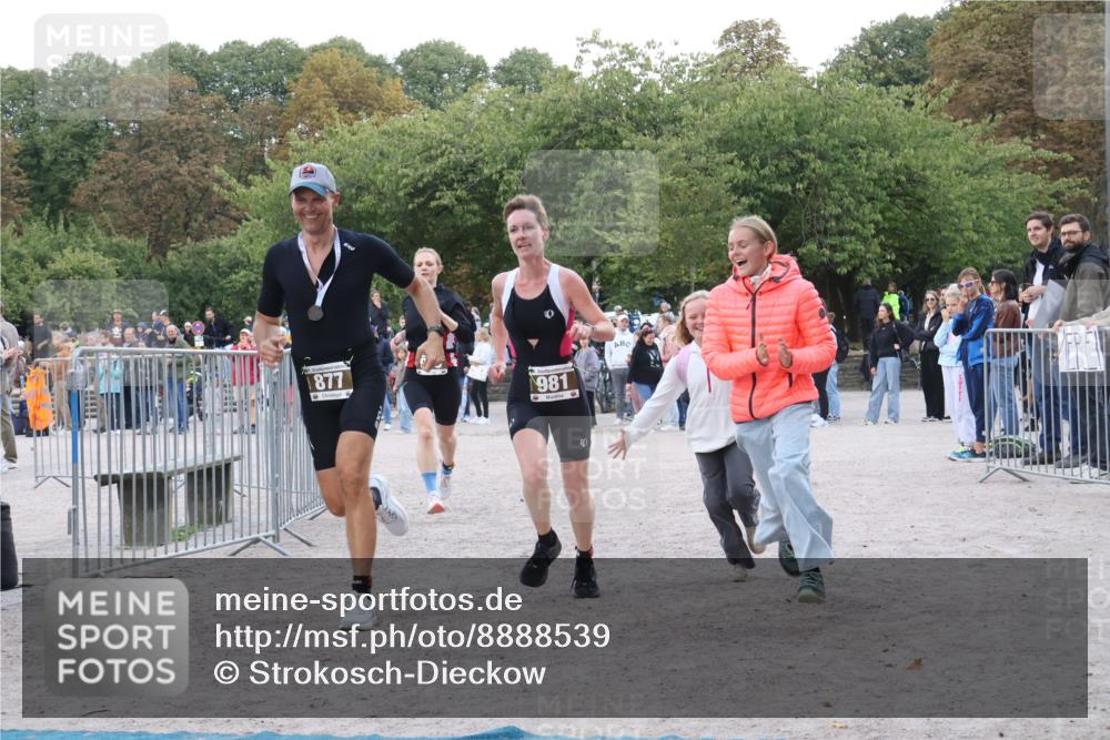 14.09.2025 - Stadtparktriathlon Strokosch-Dieckow http://msf.ph/oto/8888539 14.09.2025 12:27:08 Ziel 981, 996 meine-sportfotos.de