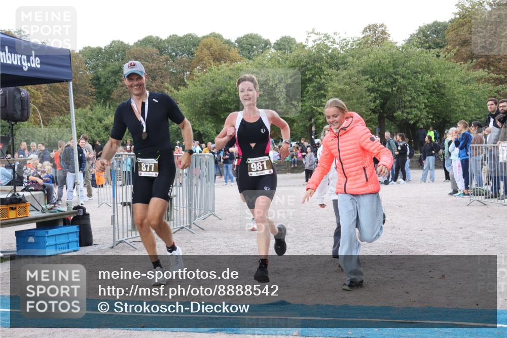 14.09.2025 - Stadtparktriathlon Strokosch-Dieckow http://msf.ph/oto/8888542 14.09.2025 12:27:08 Ziel 981, 996 meine-sportfotos.de