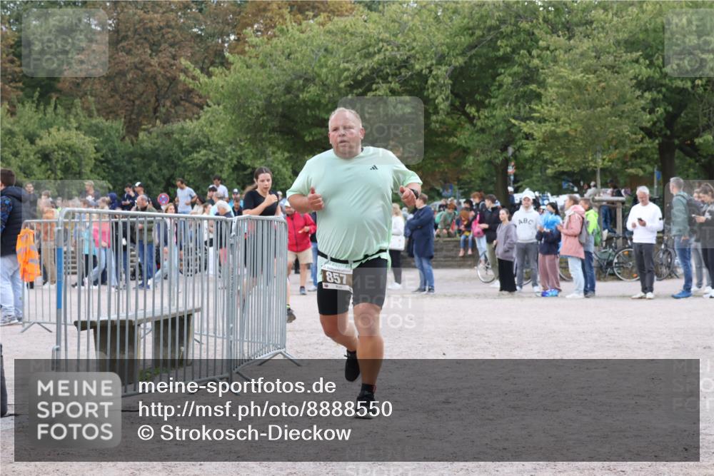 14.09.2025 - Stadtparktriathlon Strokosch-Dieckow http://msf.ph/oto/8888550 14.09.2025 12:27:35 Ziel 857, 975 meine-sportfotos.de