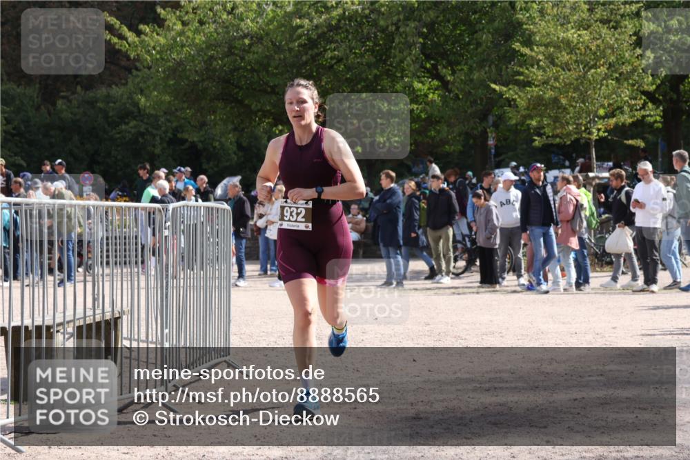 14.09.2025 - Stadtparktriathlon Strokosch-Dieckow http://msf.ph/oto/8888565 14.09.2025 12:27:45 Ziel 932 meine-sportfotos.de