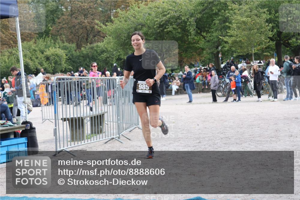 14.09.2025 - Stadtparktriathlon Strokosch-Dieckow http://msf.ph/oto/8888606 14.09.2025 12:29:21 Ziel 938, 985 meine-sportfotos.de