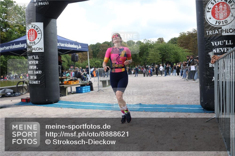 14.09.2025 - Stadtparktriathlon Strokosch-Dieckow http://msf.ph/oto/8888621 14.09.2025 12:29:25 Ziel 938, 985 meine-sportfotos.de