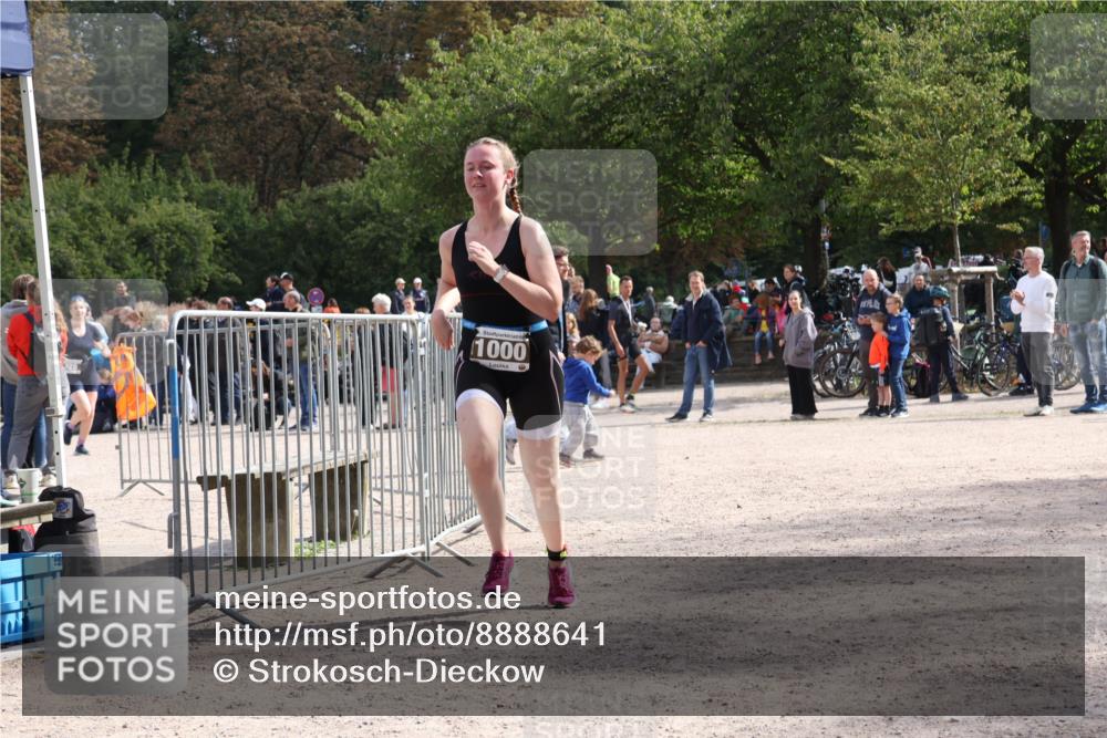 14.09.2025 - Stadtparktriathlon Strokosch-Dieckow http://msf.ph/oto/8888641 14.09.2025 12:29:49 Ziel 926, 976, 1000 meine-sportfotos.de