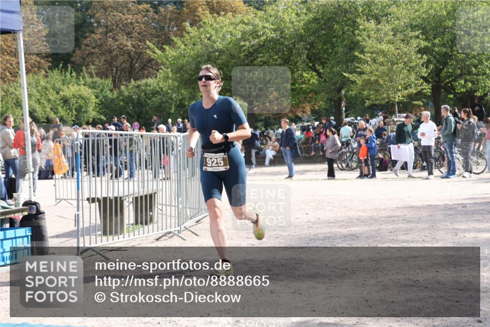 14.09.2025 - Stadtparktriathlon Strokosch-Dieckow http://msf.ph/oto/8888665 14.09.2025 12:29:59 Ziel 925, 926, 1072 meine-sportfotos.de
