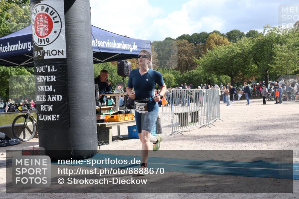 14.09.2025 - Stadtparktriathlon Strokosch-Dieckow http://msf.ph/oto/8888670 14.09.2025 12:30:00 Ziel 925, 926, 1072 meine-sportfotos.de