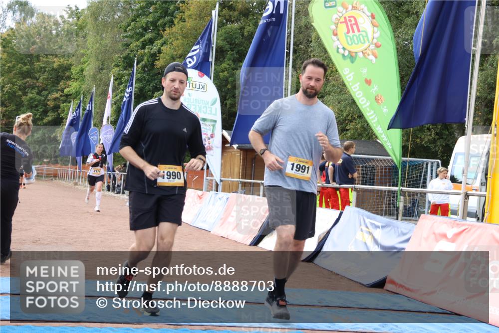 14.09.2025 - Airport Race Strokosch-Dieckow http://msf.ph/oto/8888703 14.09.2025 13:00:31 Ziel 1990, 1991, 2174 meine-sportfotos.de