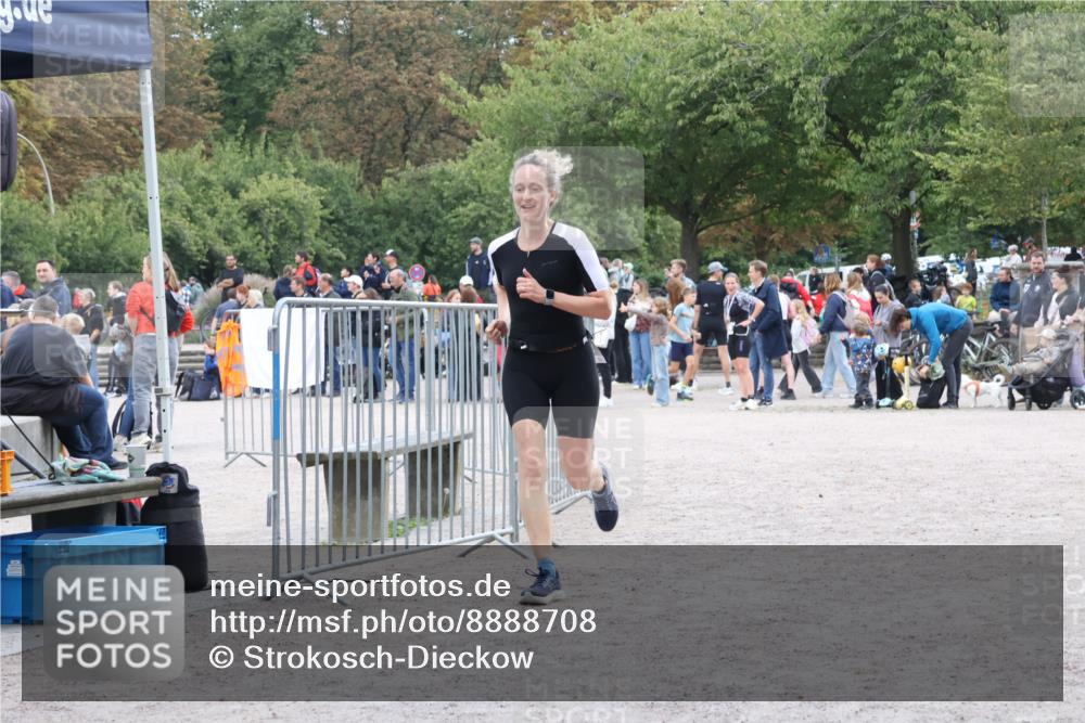 14.09.2025 - Stadtparktriathlon Strokosch-Dieckow http://msf.ph/oto/8888708 14.09.2025 12:30:44 Ziel 949 meine-sportfotos.de