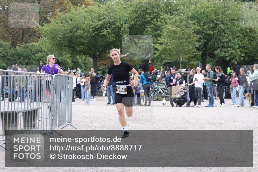 14.09.2025 - Stadtparktriathlon Strokosch-Dieckow http://msf.ph/oto/8888717 14.09.2025 12:31:06 Ziel 964, 1018 meine-sportfotos.de