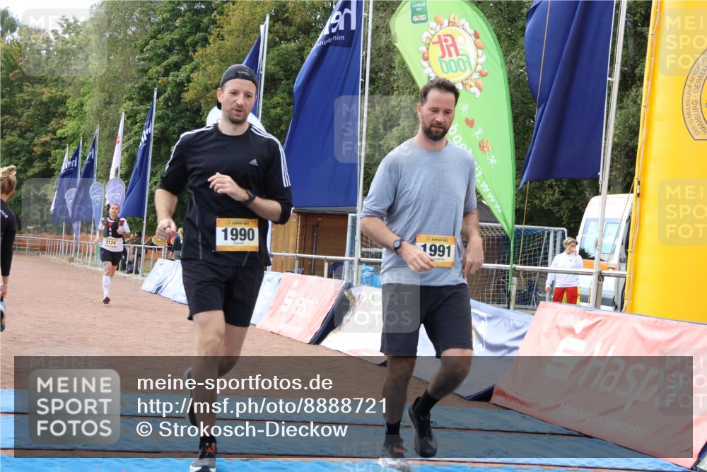 14.09.2025 - Airport Race Strokosch-Dieckow http://msf.ph/oto/8888721 14.09.2025 13:00:32 Ziel 1990, 1991, 2174 meine-sportfotos.de