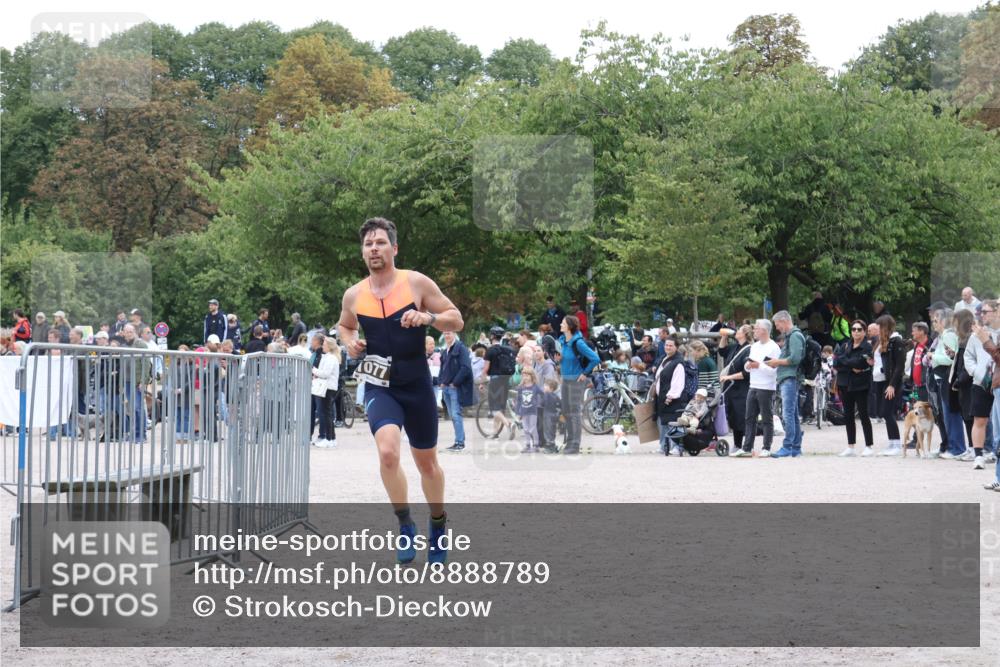 14.09.2025 - Stadtparktriathlon Strokosch-Dieckow http://msf.ph/oto/8888789 14.09.2025 12:32:45 Ziel 1077, 1082 meine-sportfotos.de
