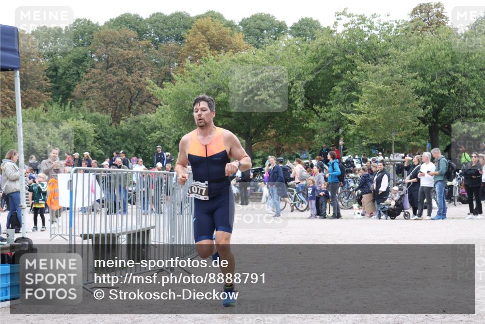 14.09.2025 - Stadtparktriathlon Strokosch-Dieckow http://msf.ph/oto/8888791 14.09.2025 12:32:45 Ziel 1077, 1082 meine-sportfotos.de