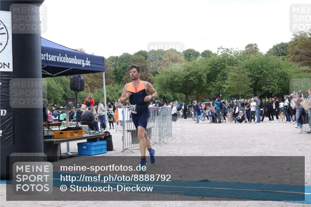 14.09.2025 - Stadtparktriathlon Strokosch-Dieckow http://msf.ph/oto/8888792 14.09.2025 12:32:46 Ziel 1077, 1082 meine-sportfotos.de
