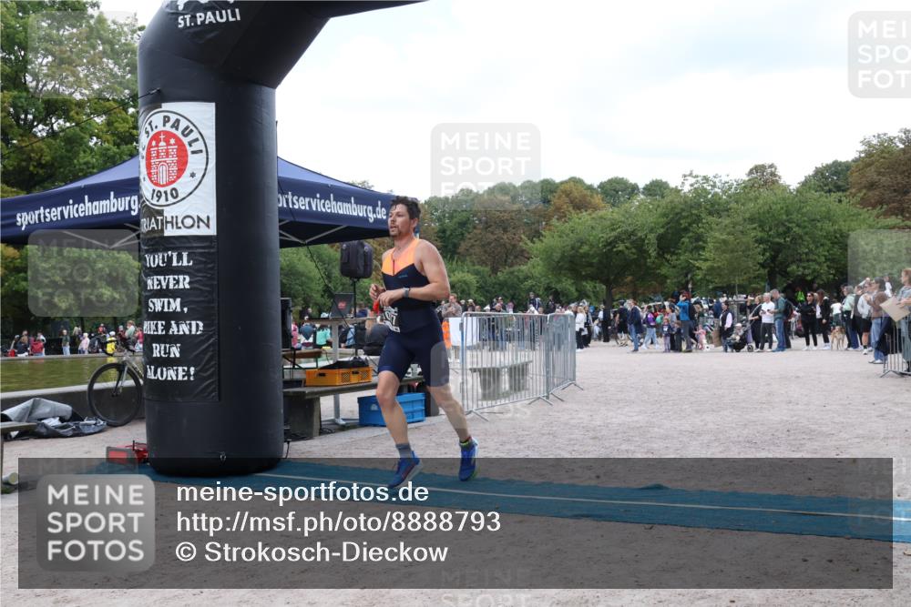 14.09.2025 - Stadtparktriathlon Strokosch-Dieckow http://msf.ph/oto/8888793 14.09.2025 12:32:46 Ziel 1077, 1082 meine-sportfotos.de