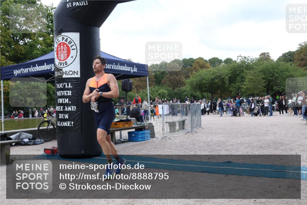 14.09.2025 - Stadtparktriathlon Strokosch-Dieckow http://msf.ph/oto/8888795 14.09.2025 12:32:46 Ziel 1077, 1082 meine-sportfotos.de