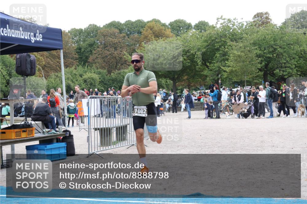 14.09.2025 - Stadtparktriathlon Strokosch-Dieckow http://msf.ph/oto/8888798 14.09.2025 12:32:52 Ziel 1077, 1082 meine-sportfotos.de