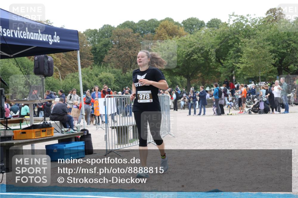 14.09.2025 - Stadtparktriathlon Strokosch-Dieckow http://msf.ph/oto/8888815 14.09.2025 12:33:32 Ziel 978, 1035 meine-sportfotos.de