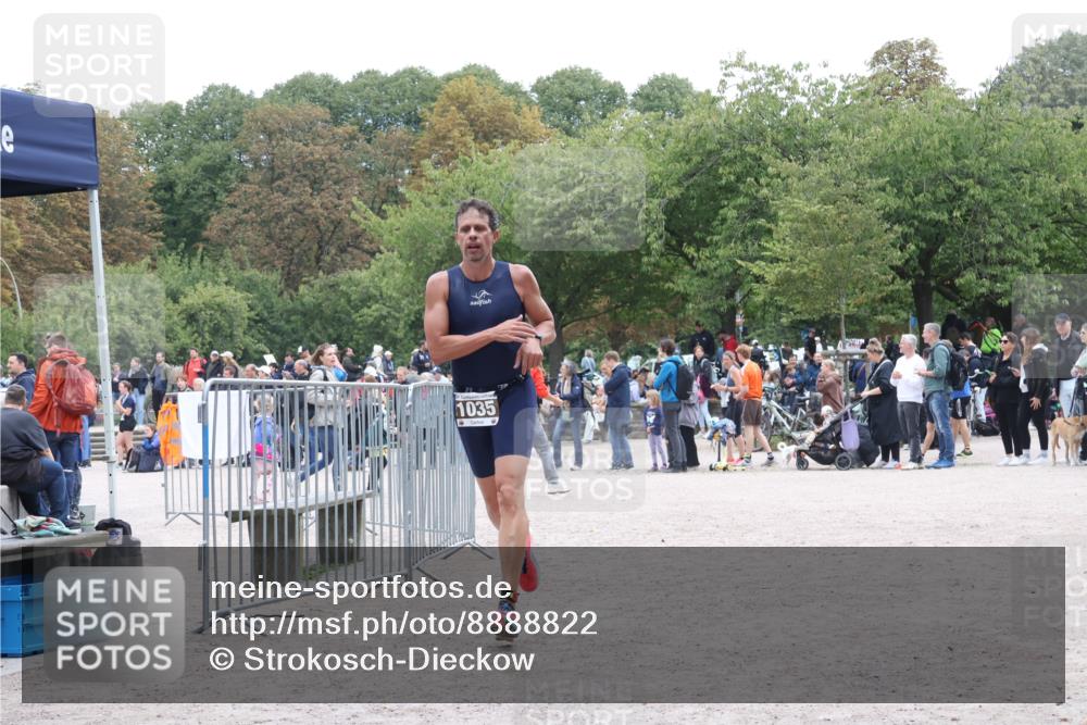 14.09.2025 - Stadtparktriathlon Strokosch-Dieckow http://msf.ph/oto/8888822 14.09.2025 12:33:38 Ziel 978, 1035 meine-sportfotos.de