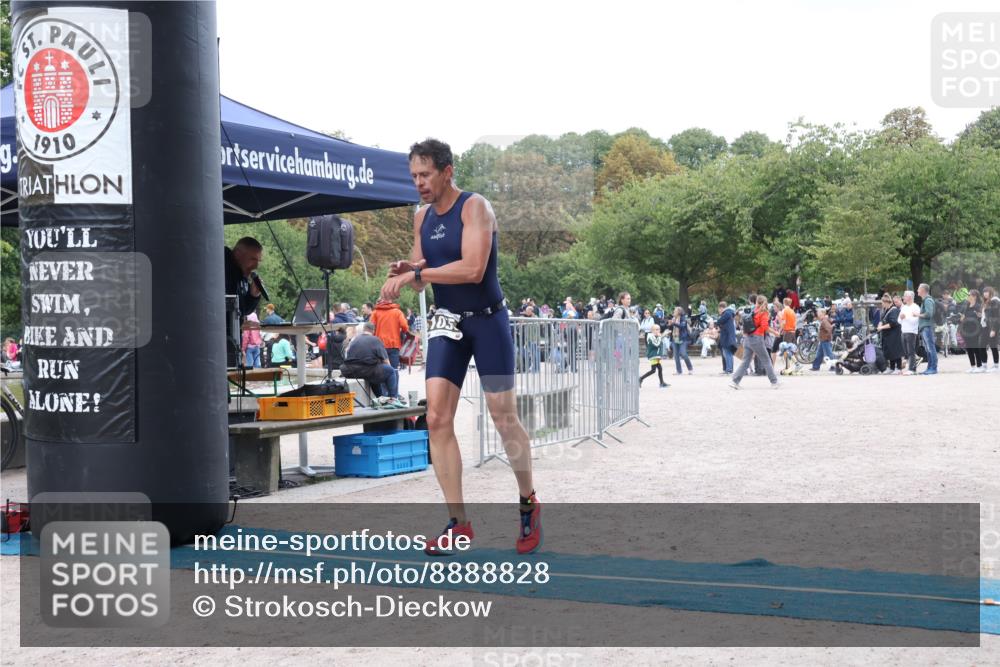 14.09.2025 - Stadtparktriathlon Strokosch-Dieckow http://msf.ph/oto/8888828 14.09.2025 12:33:39 Ziel 978, 1035 meine-sportfotos.de