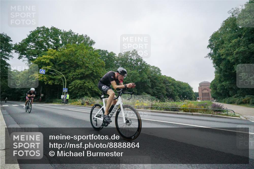 14.09.2025 - Stadtparktriathlon Michael Burmester http://msf.ph/oto/8888864 14.09.2025 08:55:56 Radfahren 301, 304, 324, 371, 373, 376 meine-sportfotos.de