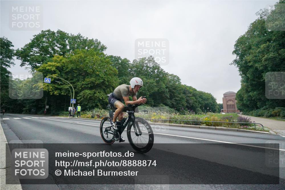 14.09.2025 - Stadtparktriathlon Michael Burmester http://msf.ph/oto/8888874 14.09.2025 08:56:06 Radfahren 301, 340, 358, 361, 371, 373 meine-sportfotos.de