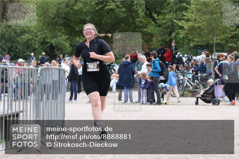 14.09.2025 - Stadtparktriathlon Strokosch-Dieckow http://msf.ph/oto/8888881 14.09.2025 12:34:53 Ziel 982, 1016 meine-sportfotos.de
