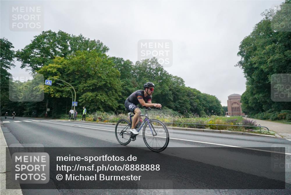 14.09.2025 - Stadtparktriathlon Michael Burmester http://msf.ph/oto/8888888 14.09.2025 08:56:20 Radfahren 318, 322, 339, 342, 350, 358, 363, 370 meine-sportfotos.de