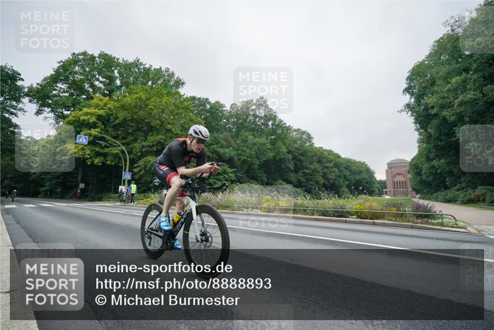 14.09.2025 - Stadtparktriathlon Michael Burmester http://msf.ph/oto/8888893 14.09.2025 08:56:24 Radfahren 318, 323, 339, 350, 363, 370 meine-sportfotos.de