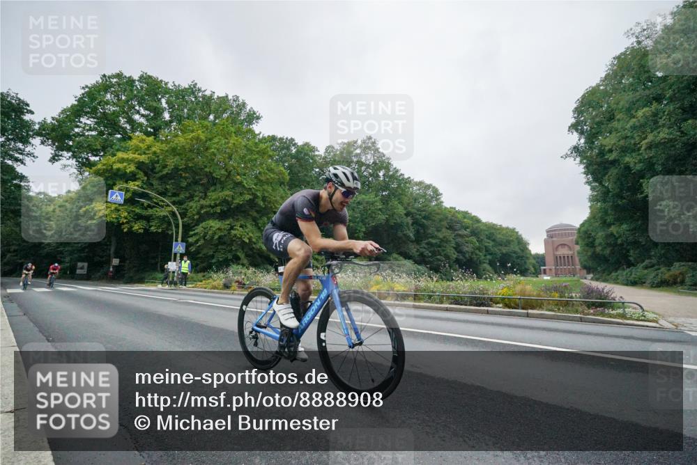 14.09.2025 - Stadtparktriathlon Michael Burmester http://msf.ph/oto/8888908 14.09.2025 08:56:39 Radfahren 326, 333, 345, 347, 366, 375, 451 meine-sportfotos.de