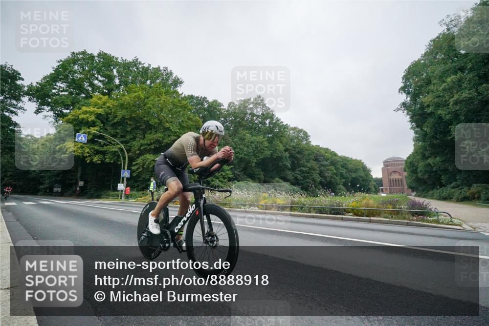 14.09.2025 - Stadtparktriathlon Michael Burmester http://msf.ph/oto/8888918 14.09.2025 08:57:05 Radfahren 325, 328, 337, 349 meine-sportfotos.de