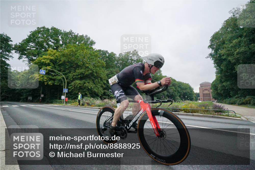 14.09.2025 - Stadtparktriathlon Michael Burmester http://msf.ph/oto/8888925 14.09.2025 08:57:11 Radfahren 325, 328, 349, 353 meine-sportfotos.de