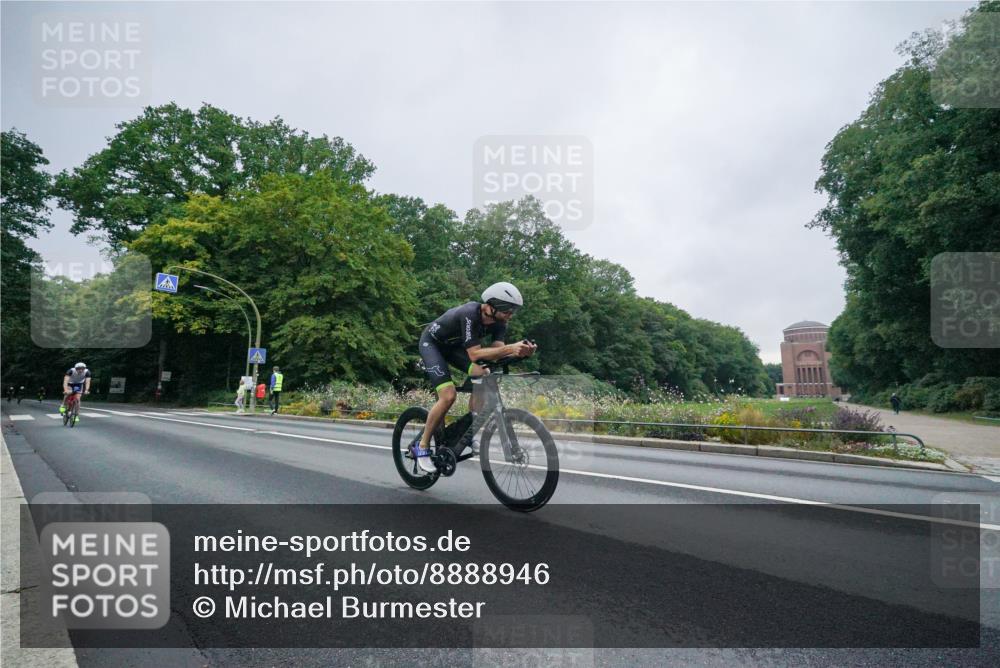 14.09.2025 - Stadtparktriathlon Michael Burmester http://msf.ph/oto/8888946 14.09.2025 08:58:06 Radfahren 303, 321, 327, 360, 372, 378 meine-sportfotos.de