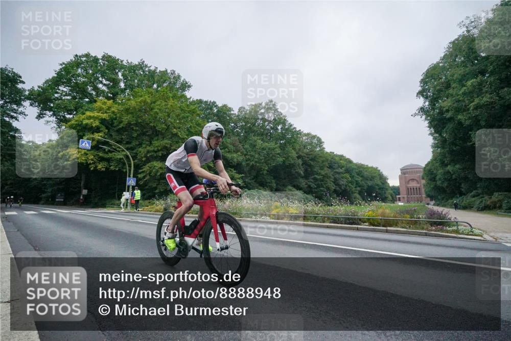 14.09.2025 - Stadtparktriathlon Michael Burmester http://msf.ph/oto/8888948 14.09.2025 08:58:08 Radfahren 303, 327, 357, 360, 372, 378, 476 meine-sportfotos.de