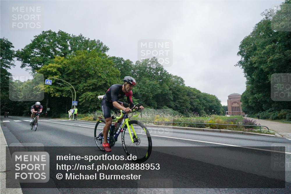 14.09.2025 - Stadtparktriathlon Michael Burmester http://msf.ph/oto/8888953 14.09.2025 08:58:12 Radfahren 303, 327, 357, 372, 378, 476 meine-sportfotos.de