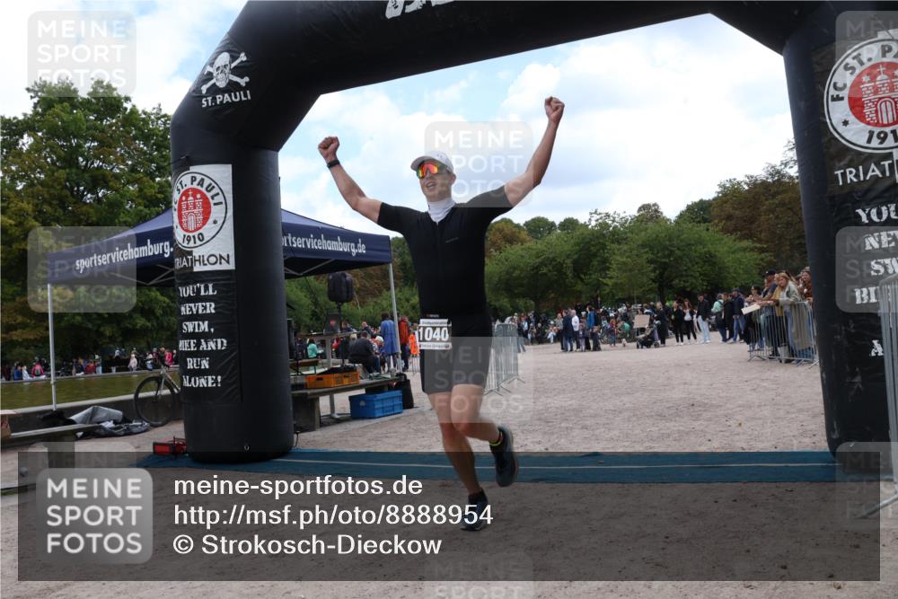 14.09.2025 - Stadtparktriathlon Strokosch-Dieckow http://msf.ph/oto/8888954 14.09.2025 12:35:54 Ziel 1040 meine-sportfotos.de