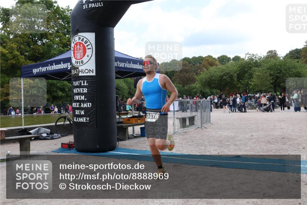 14.09.2025 - Stadtparktriathlon Strokosch-Dieckow http://msf.ph/oto/8888969 14.09.2025 12:36:27 Ziel 1078, 1101 meine-sportfotos.de