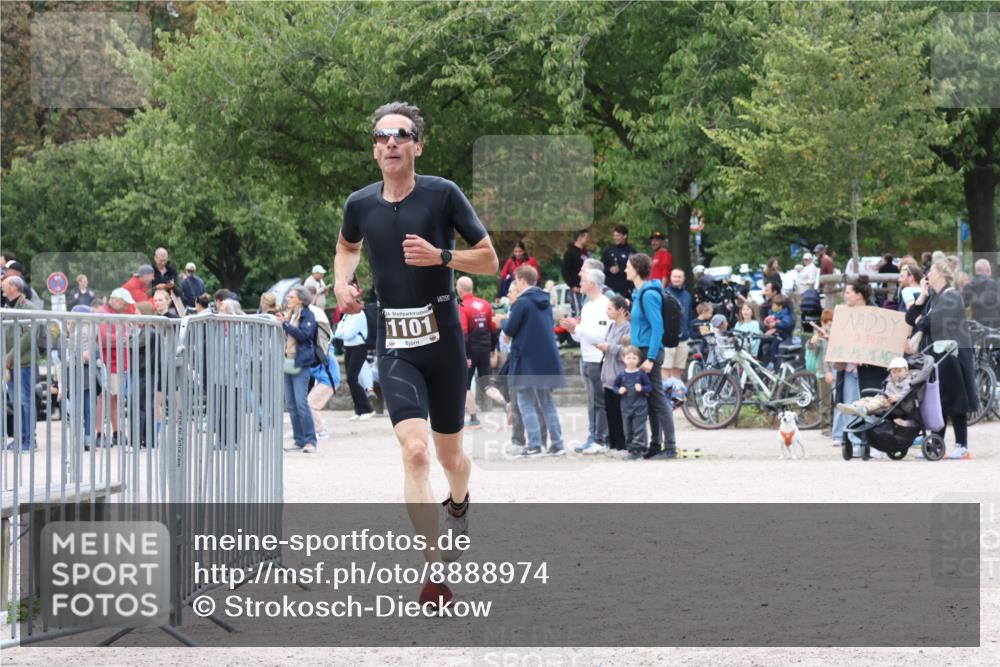 14.09.2025 - Stadtparktriathlon Strokosch-Dieckow http://msf.ph/oto/8888974 14.09.2025 12:36:31 Ziel 1078, 1101 meine-sportfotos.de