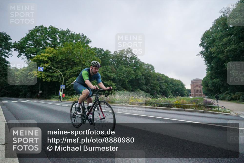 14.09.2025 - Stadtparktriathlon Michael Burmester http://msf.ph/oto/8888980 14.09.2025 08:59:20 Radfahren 346, 356 meine-sportfotos.de
