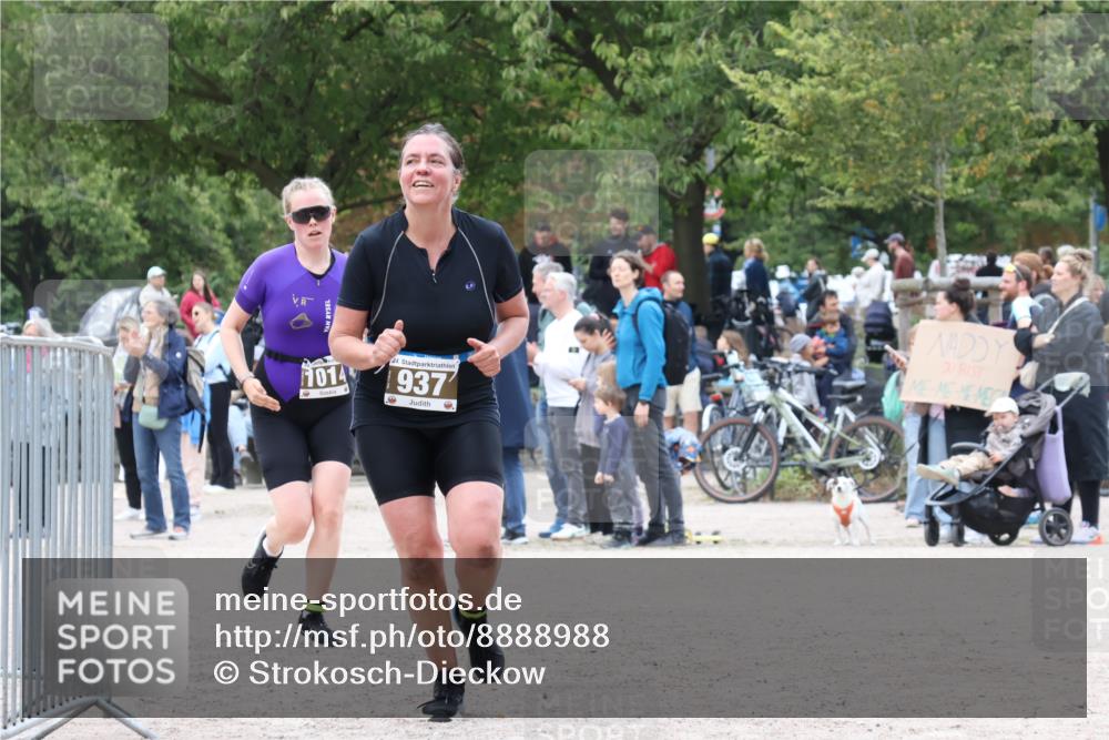 14.09.2025 - Stadtparktriathlon Strokosch-Dieckow http://msf.ph/oto/8888988 14.09.2025 12:36:38 Ziel 937, 1014, 1101, 1109 meine-sportfotos.de