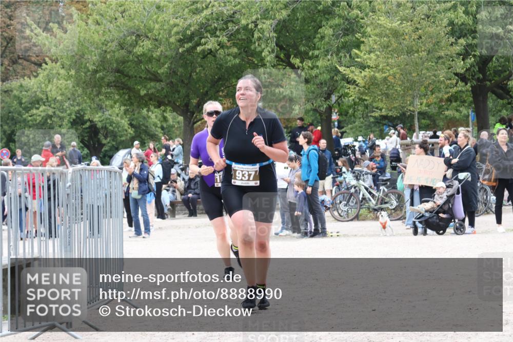 14.09.2025 - Stadtparktriathlon Strokosch-Dieckow http://msf.ph/oto/8888990 14.09.2025 12:36:38 Ziel 937, 1014, 1101, 1109 meine-sportfotos.de